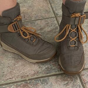 Chaco Borealis Quilt Snow Shoe #560